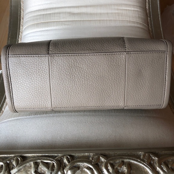 🔥NEW w/TAGS🔥Tory Burch Britten Tote—French Gray - Picture 5 of 14